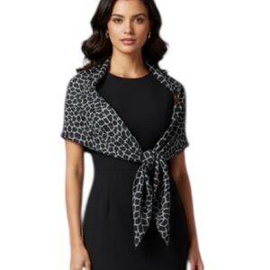 Giraffe Print Triangle Large Scarf Shawl Wrap Black White Gray 36” X 27”